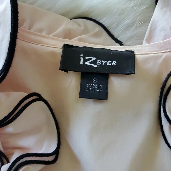 iz byer ruffly blouse - Picture 8 of 10